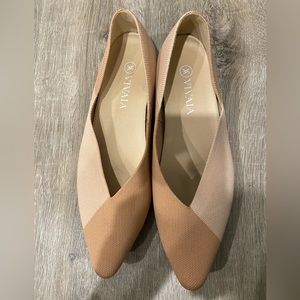 These are the Wheat Natural flats from
Vivaia.